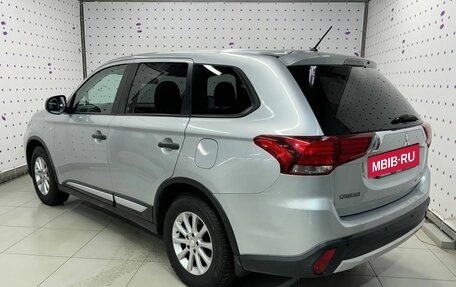 Mitsubishi Outlander III рестайлинг 3, 2016 год, 1 590 000 рублей, 5 фотография