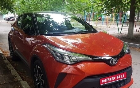 Toyota C-HR I рестайлинг, 2020 год, 2 450 000 рублей, 1 фотография