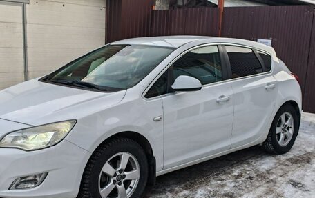 Opel Astra J, 2011 год, 820 000 рублей, 1 фотография