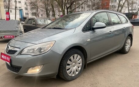 Opel Astra J, 2011 год, 920 000 рублей, 1 фотография