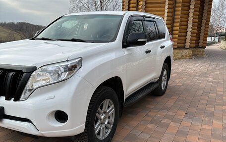 Toyota Land Cruiser Prado 150 рестайлинг 2, 2016 год, 3 800 000 рублей, 1 фотография