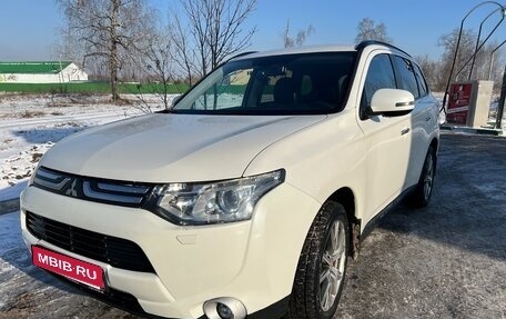 Mitsubishi Outlander III рестайлинг 3, 2014 год, 1 700 000 рублей, 1 фотография