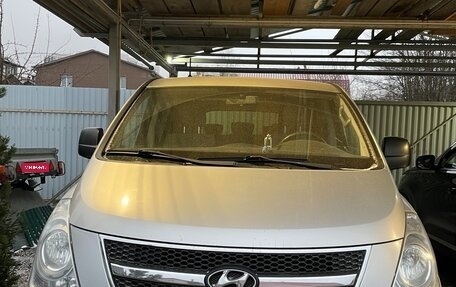 Hyundai H-1 II рестайлинг, 2010 год, 1 590 000 рублей, 1 фотография