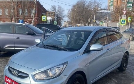 Hyundai Solaris II рестайлинг, 2012 год, 800 000 рублей, 1 фотография