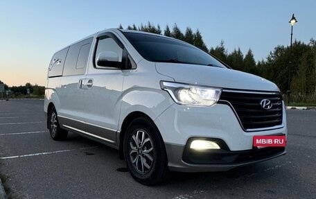 Hyundai H-1 II рестайлинг, 2019 год, 3 500 000 рублей, 2 фотография