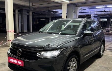 Volkswagen Tiguan II, 2021 год, 2 200 000 рублей, 2 фотография