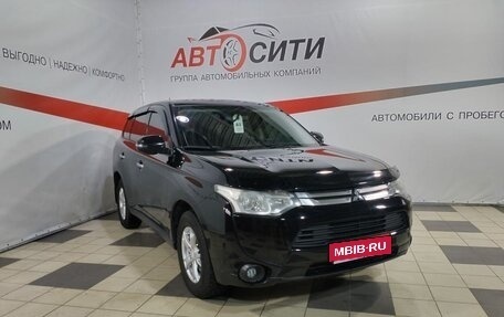 Mitsubishi Outlander III рестайлинг 3, 2013 год, 1 370 000 рублей, 1 фотография