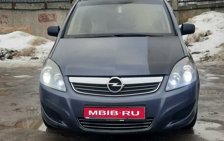 Opel Zafira B, 2011 год, 720 000 рублей, 1 фотография