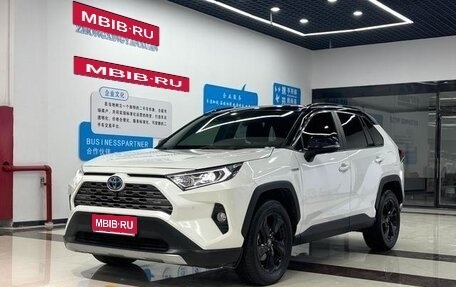 Toyota RAV4, 2021 год, 3 380 000 рублей, 1 фотография