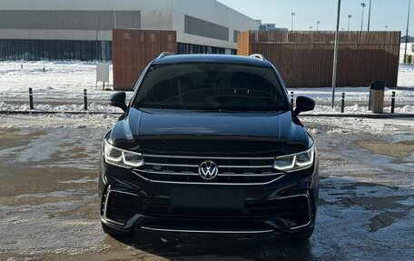 Volkswagen Tiguan II, 2021 год, 3 880 000 рублей, 2 фотография