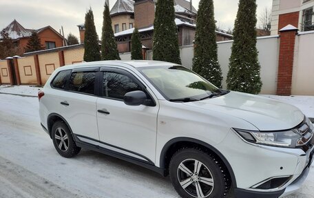 Mitsubishi Outlander III рестайлинг 3, 2017 год, 2 340 000 рублей, 3 фотография