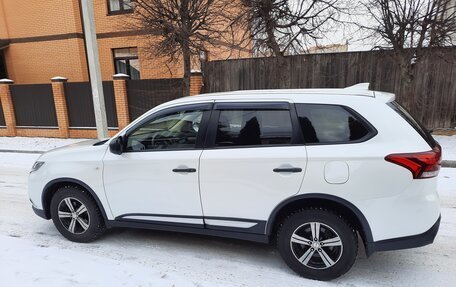 Mitsubishi Outlander III рестайлинг 3, 2017 год, 2 340 000 рублей, 6 фотография