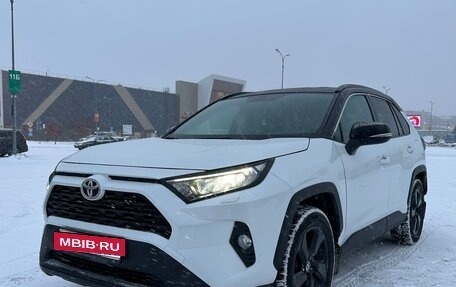 Toyota RAV4, 2021 год, 3 570 000 рублей, 3 фотография