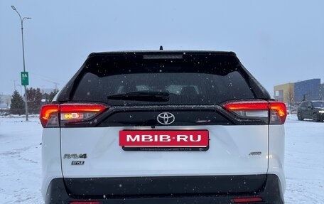 Toyota RAV4, 2021 год, 3 570 000 рублей, 8 фотография