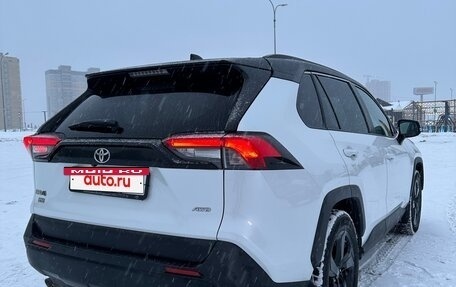 Toyota RAV4, 2021 год, 3 570 000 рублей, 9 фотография