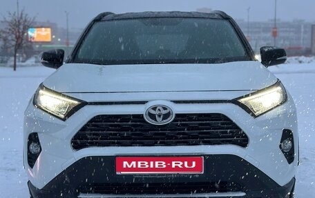 Toyota RAV4, 2021 год, 3 570 000 рублей, 12 фотография