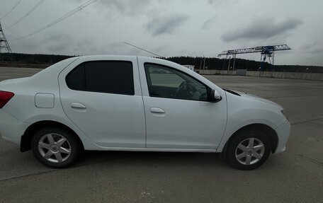 Renault Logan II, 2015 год, 900 000 рублей, 2 фотография