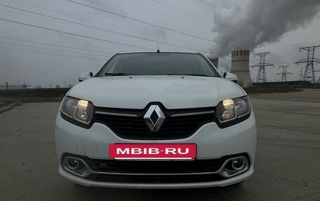 Renault Logan II, 2015 год, 900 000 рублей, 6 фотография