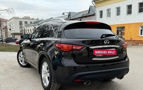 Infiniti QX70, 2015 год, 2 970 000 рублей, 9 фотография