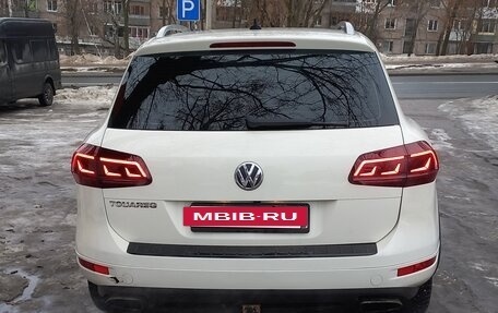 Volkswagen Touareg III, 2011 год, 2 350 000 рублей, 2 фотография