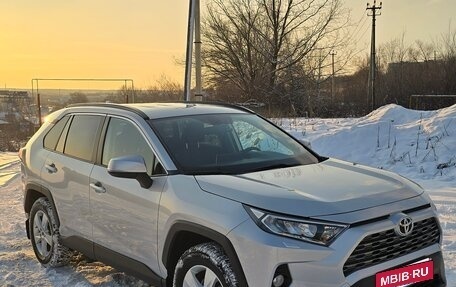 Toyota RAV4, 2020 год, 3 600 000 рублей, 4 фотография