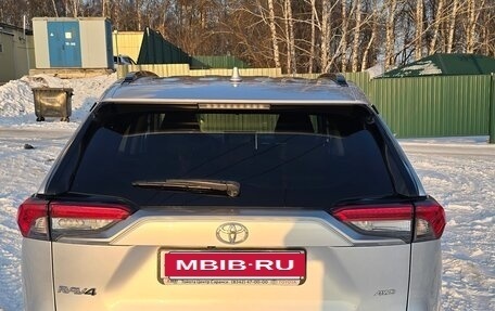 Toyota RAV4, 2020 год, 3 600 000 рублей, 6 фотография