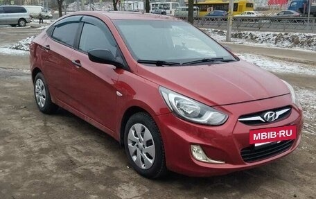 Hyundai Solaris II рестайлинг, 2011 год, 667 000 рублей, 3 фотография