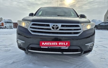 Toyota Highlander III, 2012 год, 2 350 000 рублей, 4 фотография