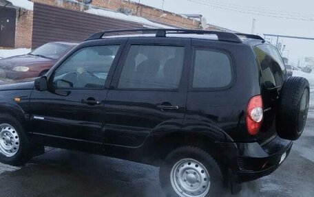 Chevrolet Niva I рестайлинг, 2009 год, 600 000 рублей, 3 фотография