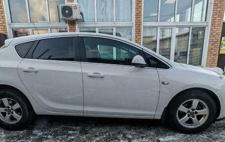 Opel Astra J, 2011 год, 820 000 рублей, 3 фотография