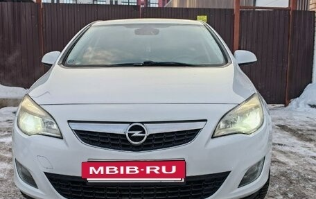 Opel Astra J, 2011 год, 820 000 рублей, 2 фотография