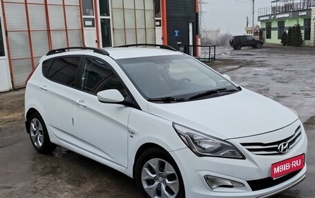 Hyundai Solaris II рестайлинг, 2015 год, 1 135 000 рублей, 1 фотография