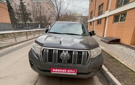 Toyota Land Cruiser Prado 150 рестайлинг 2, 2022 год, 6 300 000 рублей, 1 фотография