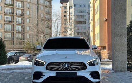 Mercedes-Benz E-Класс, 2022 год, 4 800 000 рублей, 1 фотография