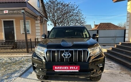 Toyota Land Cruiser Prado 150 рестайлинг 2, 2021 год, 7 600 000 рублей, 2 фотография