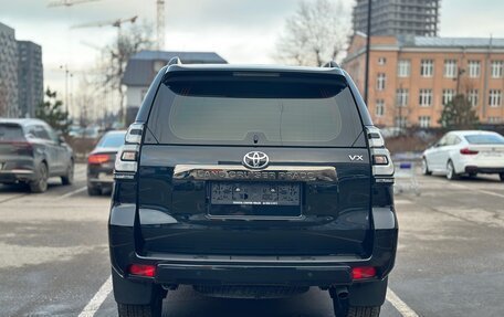 Toyota Land Cruiser Prado 150 рестайлинг 2, 2022 год, 9 490 000 рублей, 5 фотография