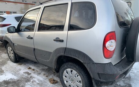 Chevrolet Niva I рестайлинг, 2011 год, 440 000 рублей, 2 фотография