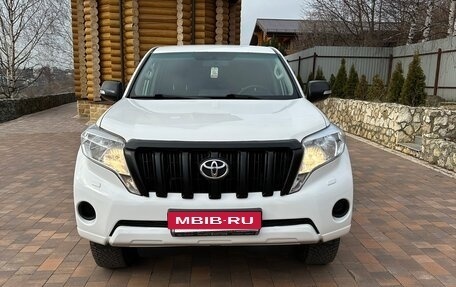 Toyota Land Cruiser Prado 150 рестайлинг 2, 2016 год, 3 800 000 рублей, 2 фотография