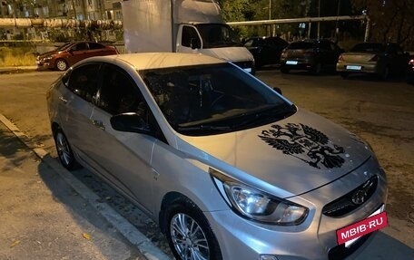 Hyundai Solaris II рестайлинг, 2011 год, 750 000 рублей, 2 фотография