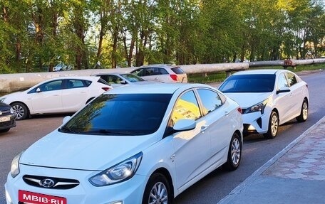 Hyundai Solaris II рестайлинг, 2011 год, 650 000 рублей, 2 фотография