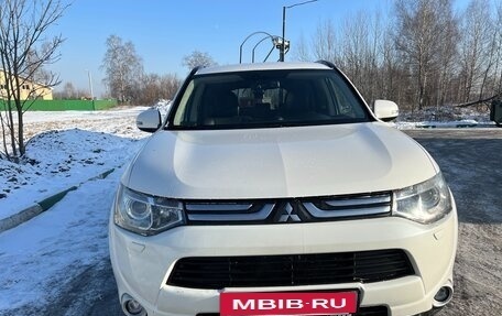 Mitsubishi Outlander III рестайлинг 3, 2014 год, 1 700 000 рублей, 2 фотография