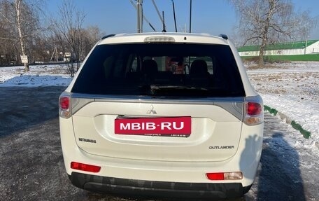 Mitsubishi Outlander III рестайлинг 3, 2014 год, 1 700 000 рублей, 3 фотография