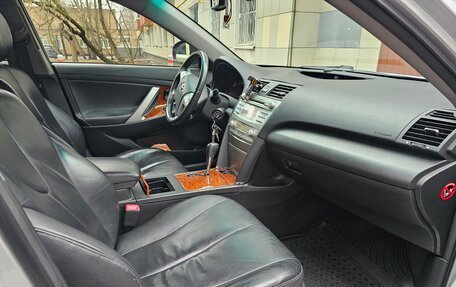 Toyota Camry, 2011 год, 1 250 000 рублей, 2 фотография