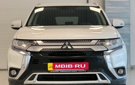 Mitsubishi Outlander III рестайлинг 3, 2018 год, 2 350 000 рублей, 2 фотография