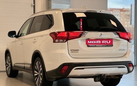 Mitsubishi Outlander III рестайлинг 3, 2018 год, 2 350 000 рублей, 6 фотография