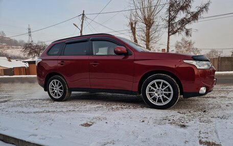 Mitsubishi Outlander III рестайлинг 3, 2013 год, 1 620 000 рублей, 2 фотография