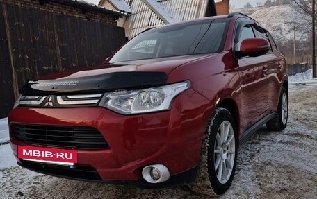 Mitsubishi Outlander III рестайлинг 3, 2013 год, 1 620 000 рублей, 3 фотография