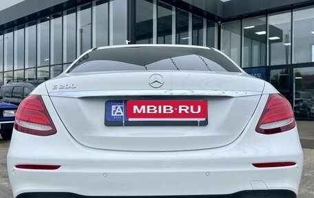 Mercedes-Benz E-Класс, 2019 год, 3 490 000 рублей, 4 фотография