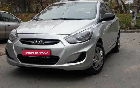 Hyundai Solaris II рестайлинг, 2013 год, 590 000 рублей, 1 фотография