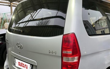 Hyundai H-1 II рестайлинг, 2010 год, 1 590 000 рублей, 3 фотография